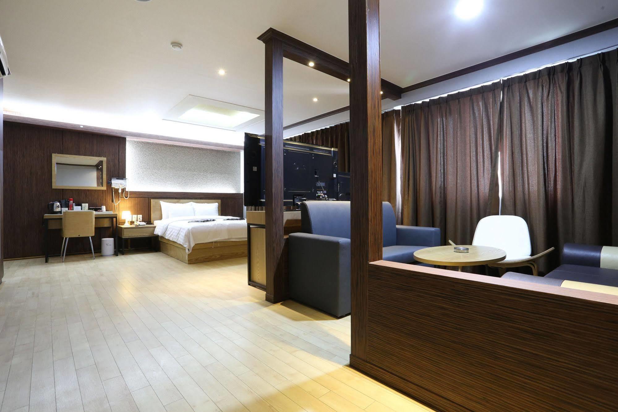 Y Ocean Hotel Yeosu Exteriör bild