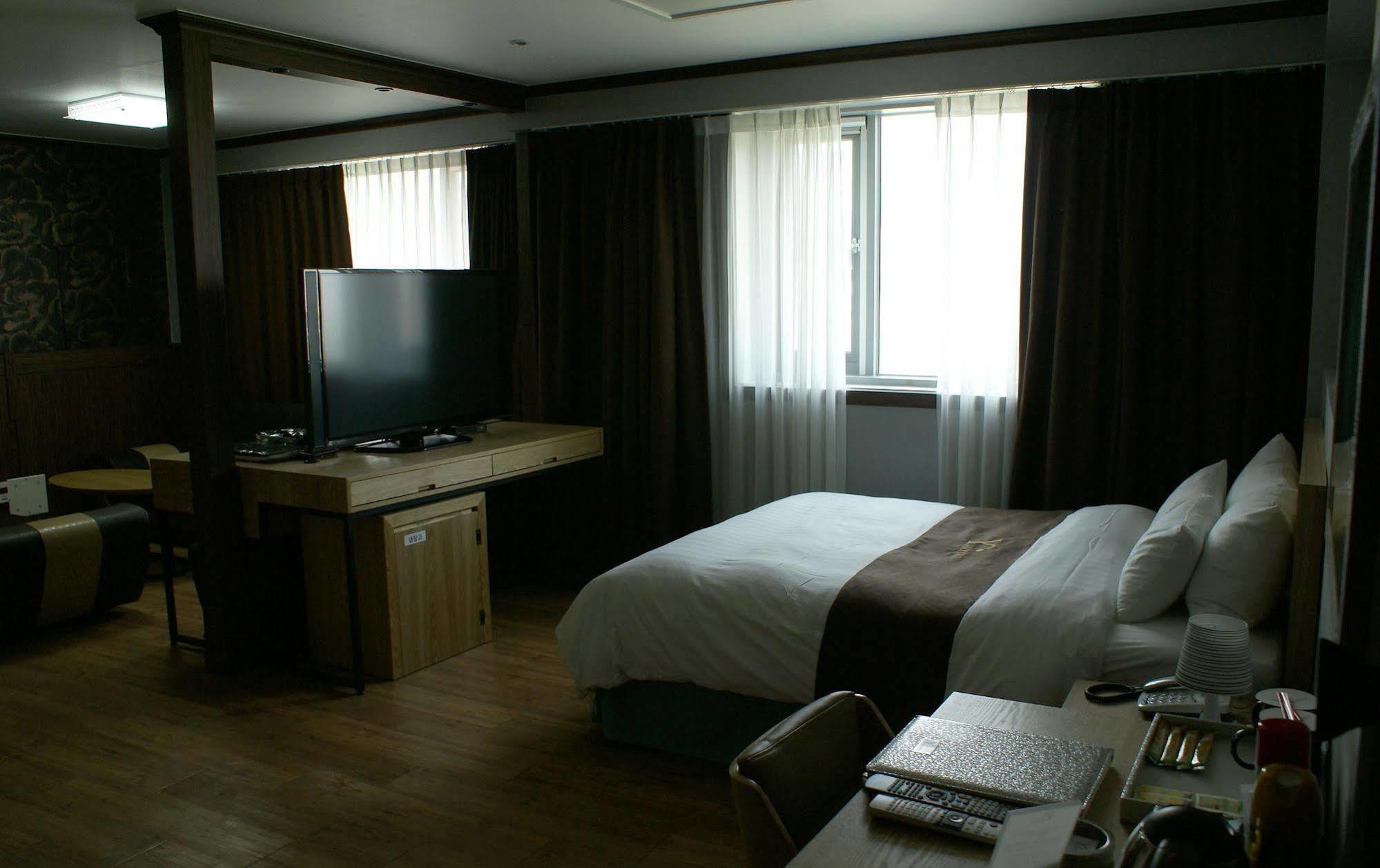 Y Ocean Hotel Yeosu Exteriör bild